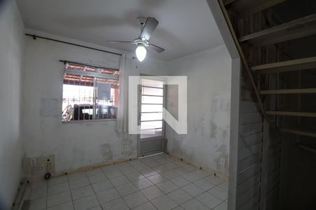 Sala de casa de condomínio à venda com 2 quartos, 47m² em Rio Branco, Canoas