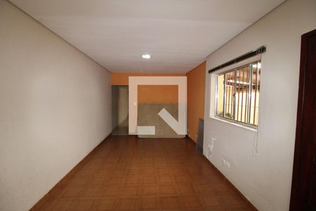 Casa à venda com 240m², 2 quartos e 2 vagasSala