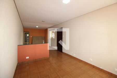 Casa à venda com 240m², 2 quartos e 2 vagasSala