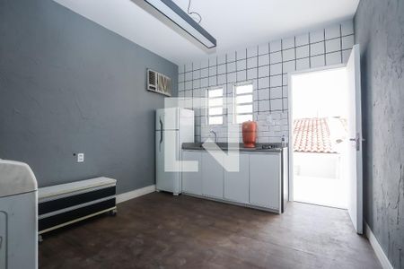 Sala/Cozinha de casa para alugar com 1 quarto, 30m² em Jardim Monte Alegre, Taboão da Serra