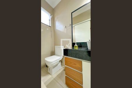 Casa para alugar com 2700m², 5 quartos e 4 vagas Casa para alugar com 2700m², 5 quartos e 4 vagasBanheiro 2