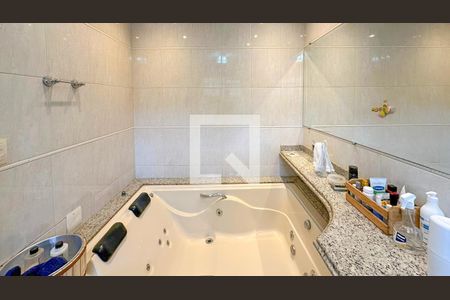 Casa para alugar com 2700m², 5 quartos e 4 vagas Casa para alugar com 2700m², 5 quartos e 4 vagasBanheiro