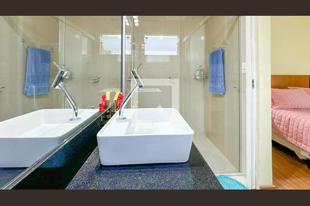 Casa para alugar com 2700m², 5 quartos e 4 vagas Casa para alugar com 2700m², 5 quartos e 4 vagasBanheiro 2