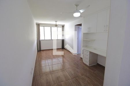 Sala de apartamento para alugar com 2 quartos, 51m² em Jardim Sulacap, Rio de Janeiro