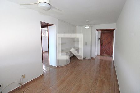 Sala de apartamento para alugar com 2 quartos, 51m² em Jardim Sulacap, Rio de Janeiro