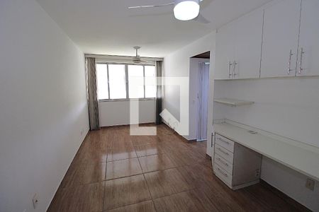 Sala de apartamento para alugar com 2 quartos, 51m² em Jardim Sulacap, Rio de Janeiro