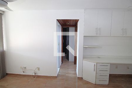 Corredor de apartamento para alugar com 2 quartos, 51m² em Jardim Sulacap, Rio de Janeiro