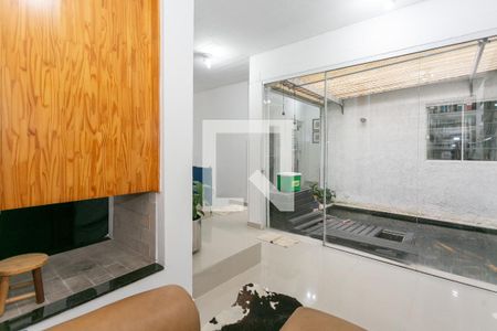 Sala de casa à venda com 2 quartos, 180m² em Três Figueiras, Porto Alegre