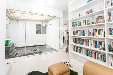 Sala de casa à venda com 2 quartos, 180m² em Três Figueiras, Porto Alegre