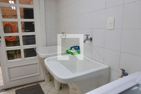 Casa à venda com 520m², 5 quartos e 5 vagas Casa à venda com 520m², 5 quartos e 5 vagasLavanderia