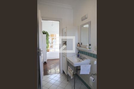 Casa à venda com 520m², 5 quartos e 5 vagas Casa à venda com 520m², 5 quartos e 5 vagasBanheiro da Social