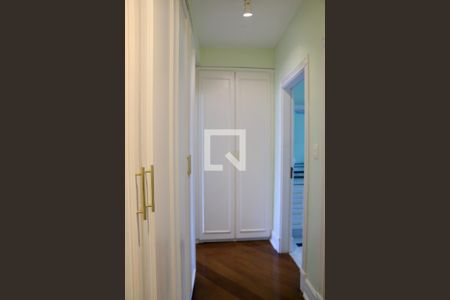 Casa à venda com 520m², 5 quartos e 5 vagas Casa à venda com 520m², 5 quartos e 5 vagasSuíte 2