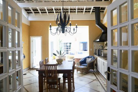 Casa à venda com 520m², 5 quartos e 5 vagas Casa à venda com 520m², 5 quartos e 5 vagasÁrea gourmet