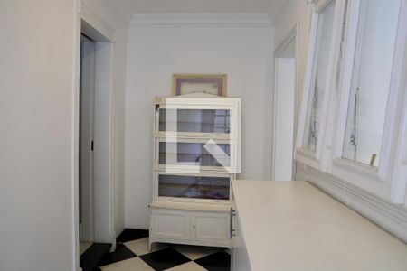 Casa à venda com 520m², 5 quartos e 5 vagas Casa à venda com 520m², 5 quartos e 5 vagasHall Escada