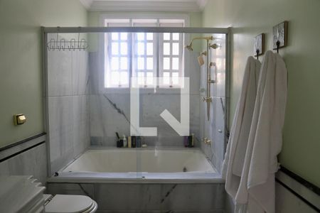 Casa à venda com 520m², 5 quartos e 5 vagas Casa à venda com 520m², 5 quartos e 5 vagasBanheiro da Suíte 2