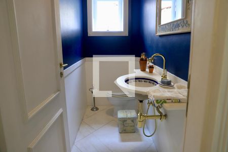 Casa à venda com 520m², 5 quartos e 5 vagas Casa à venda com 520m², 5 quartos e 5 vagasLavabo