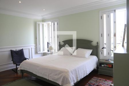 Casa à venda com 520m², 5 quartos e 5 vagas Casa à venda com 520m², 5 quartos e 5 vagasSuíte 2