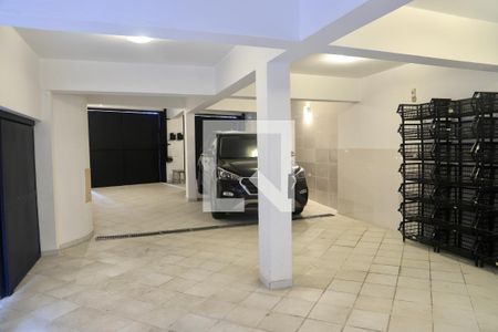 Casa à venda com 520m², 5 quartos e 5 vagas Casa à venda com 520m², 5 quartos e 5 vagasGaragem