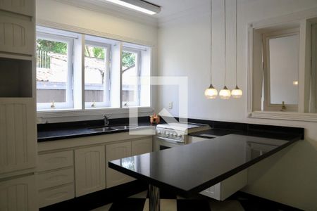 Casa à venda com 520m², 5 quartos e 5 vagas Casa à venda com 520m², 5 quartos e 5 vagasCozinha