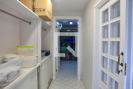 Casa à venda com 520m², 5 quartos e 5 vagas Casa à venda com 520m², 5 quartos e 5 vagasLavanderia