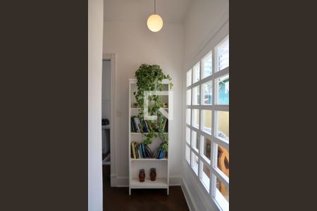 Casa à venda com 520m², 5 quartos e 5 vagas Casa à venda com 520m², 5 quartos e 5 vagasCorredor