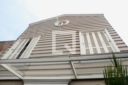 Casa à venda com 520m², 5 quartos e 5 vagas Casa à venda com 520m², 5 quartos e 5 vagasEntrada