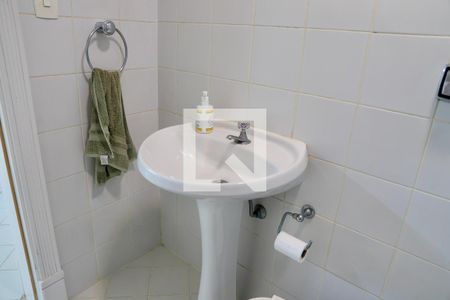 Casa à venda com 520m², 5 quartos e 5 vagas Casa à venda com 520m², 5 quartos e 5 vagasBanheiro de serviço