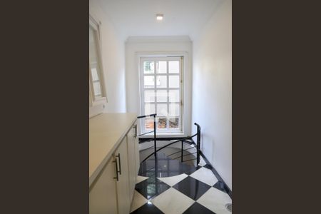 Casa à venda com 520m², 5 quartos e 5 vagas Casa à venda com 520m², 5 quartos e 5 vagasHall Escada