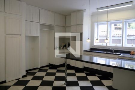 Casa à venda com 520m², 5 quartos e 5 vagas Casa à venda com 520m², 5 quartos e 5 vagasCozinha