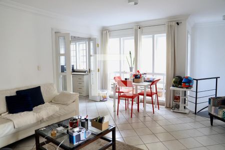 Casa à venda com 520m², 5 quartos e 5 vagas Casa à venda com 520m², 5 quartos e 5 vagasLoft Sala