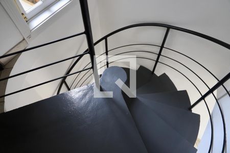 Casa à venda com 520m², 5 quartos e 5 vagas Casa à venda com 520m², 5 quartos e 5 vagasEscada Loft