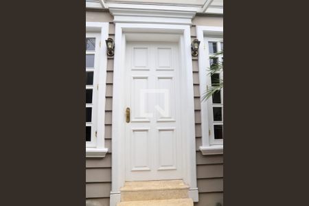 Casa à venda com 520m², 5 quartos e 5 vagas Casa à venda com 520m², 5 quartos e 5 vagasEntrada