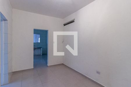 Quarto 1 de casa para alugar com 2 quartos, 55m² em Vila Carmosina, São Paulo