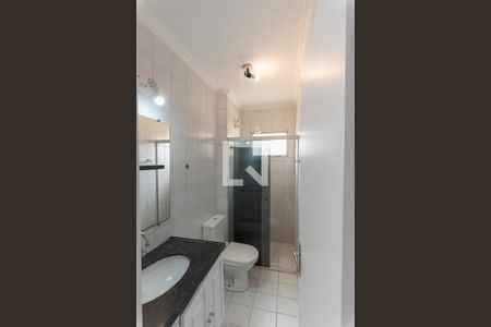 Banheiro de apartamento à venda com 2 quartos, 50m² em Vila Orozimbo Maia, Campinas