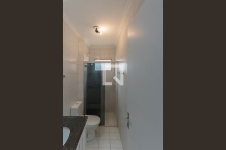 Banheiro de apartamento à venda com 2 quartos, 50m² em Vila Orozimbo Maia, Campinas