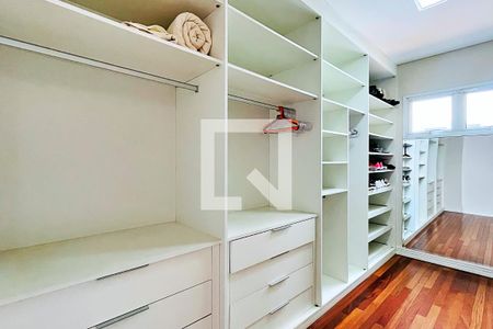 Closet da Suíte 1 de casa à venda com 3 quartos, 301m² em Jardim Santa Mena, Guarulhos