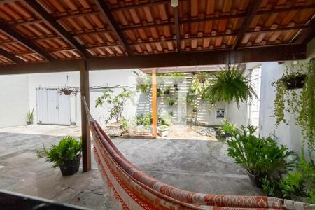 Vista da sala  de casa à venda com 2 quartos, 203m² em São Geraldo, Belo Horizonte