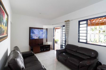 Sala  de casa à venda com 2 quartos, 203m² em São Geraldo, Belo Horizonte