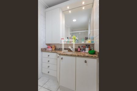 Banheiro de apartamento à venda com 3 quartos, 112m² em Chácara das Pedras, Porto Alegre