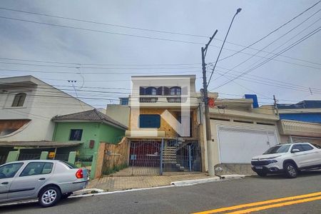 Casa à venda com 187m², 3 quartos e 5 vagas Casa à venda com 187m², 3 quartos e 5 vagasFachada