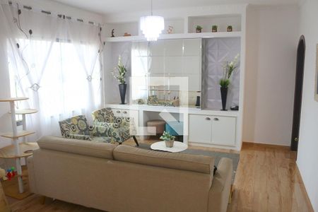 Casa à venda com 187m², 3 quartos e 5 vagasSala