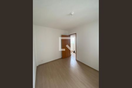 Quarto de apartamento para alugar com 2 quartos, 48m² em Chácaras Califórnia, Contagem