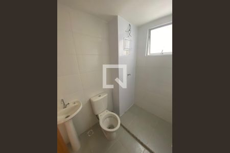 Banheiro de apartamento para alugar com 2 quartos, 48m² em Chácaras Califórnia, Contagem