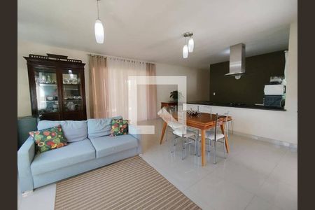 Sala de casa de condomínio à venda com 3 quartos, 150m² em Aconchego da Serra, Itabirito