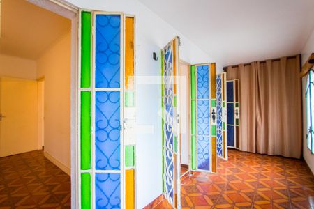  sala de estar de casa à venda com 2 quartos, 182m² em Vila Scarpelli, Santo André