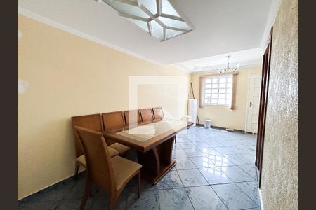 Sala de casa de condomínio para alugar com 3 quartos, 150m² em Vila Campo Grande, São Paulo