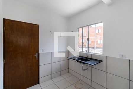 Cozinha  de casa para alugar com 1 quarto, 25m² em Vila Campanela, São Paulo