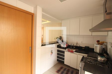 Cozinha de apartamento à venda com 3 quartos, 90m² em Nova Suíça, Belo Horizonte