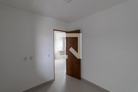 Quarto 1 de apartamento para alugar com 2 quartos, 40m² em Vila Taquari, São Paulo