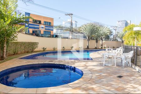 Apartamento à venda com 132m², 3 quartos e 2 vagas Apartamento à venda com 132m², 3 quartos e 2 vagasÁrea comum - Piscina